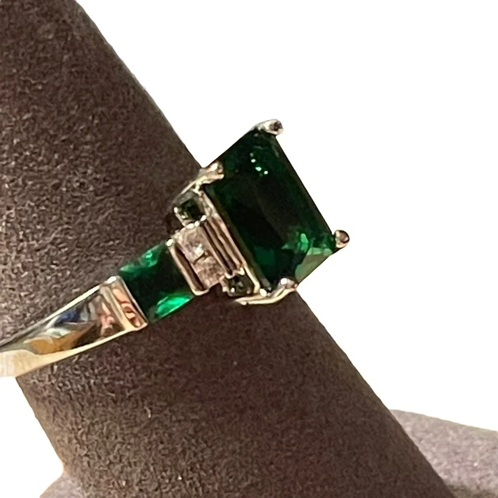 Emerald Green Sterling Silver 925 Emerald Cut Cubic Zirconia Ring Size‎ 8.75